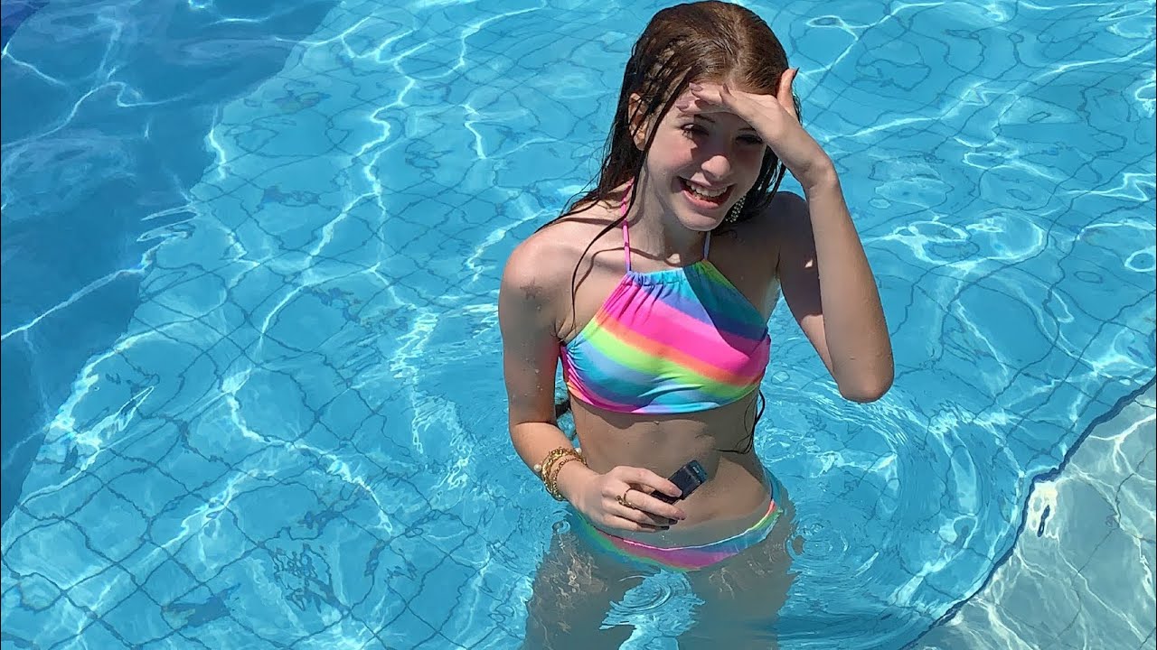 APROVEITEI MUITO A PISCINA DO HOTEL EM COPACABANA - Modelo Julinha