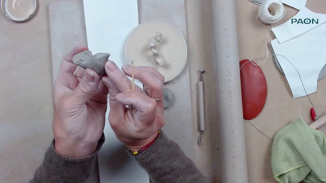 Apprendre les bases de la céramique - le modelage à la plaque