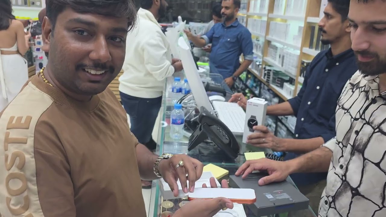  IPhone 17 Pro Dubai #youtube #ytshort #viral #trending #mobile #dubai #samsung  #technology #fold