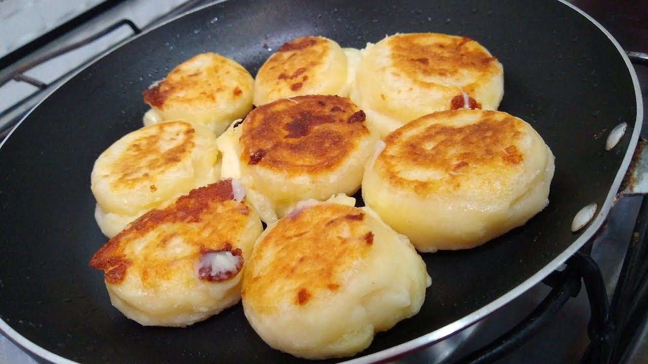 PÃO DE QUEIJO DE FRIGIDEIRA-PRONTO EM 10 MINUTOS, COM POUCOS INGREDIENTES IDEAL PARA O CAFÉ DA MANHÃ