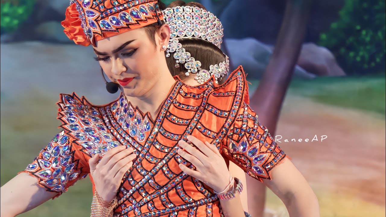 “ดูสิแม่ นางเอกน้องปอย ยิ่งโตยิ่งทะลึ่ง ไม่จับอย่างเดียว บีบซะด้วย” 🤣แม่ๆน่าจะเชียร์ให้บีบนะ