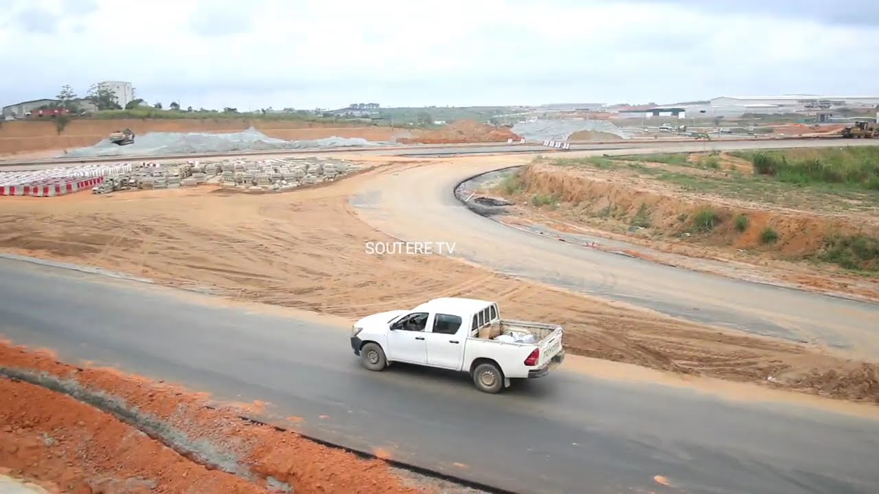 Un Nouveau Carrefour en Construction sur l'Autoroute du Nord. 