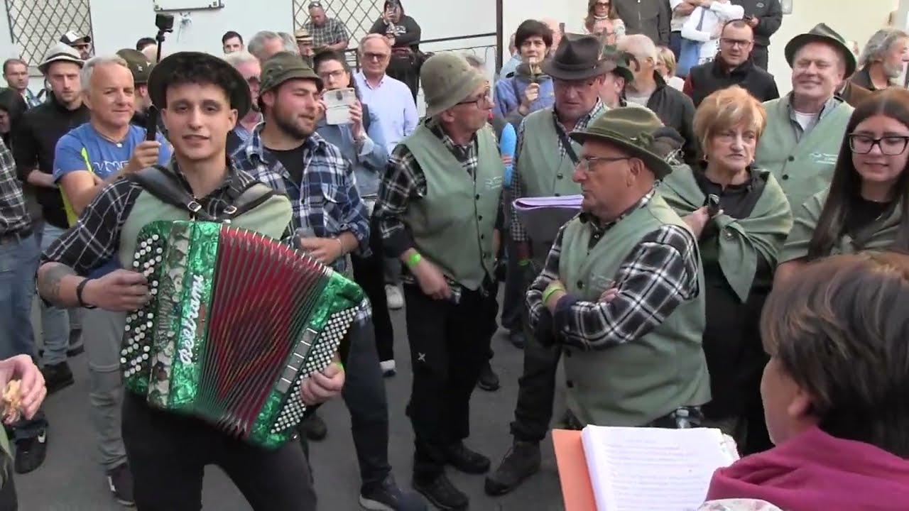 COME  ERAVAMO  e  CORO  SPONTANEO  