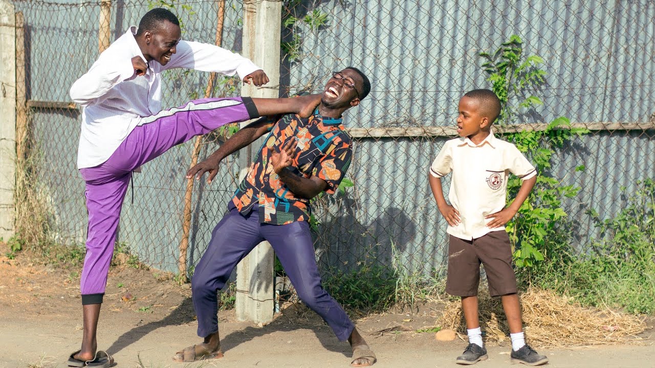 KAPIGWA   MOJA TU DOGO SELE ANAMCHEKA (Ndemwakamandemwa)