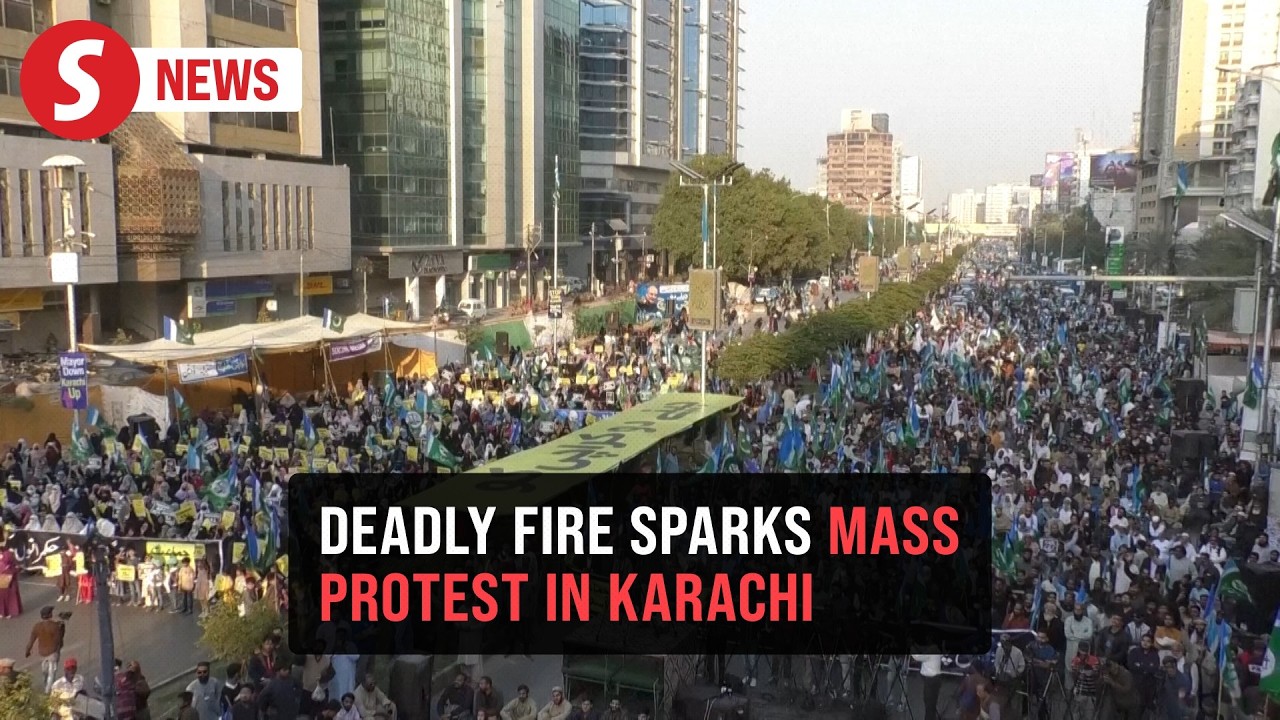Karachi protesters demand resignations after mall inferno