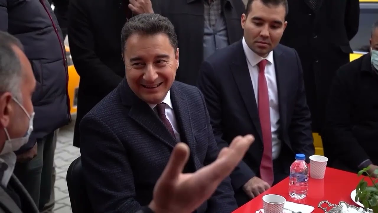 Ali Babacan'ın Osmaniye'de Taksi Durağındaki Çay Sohbeti
