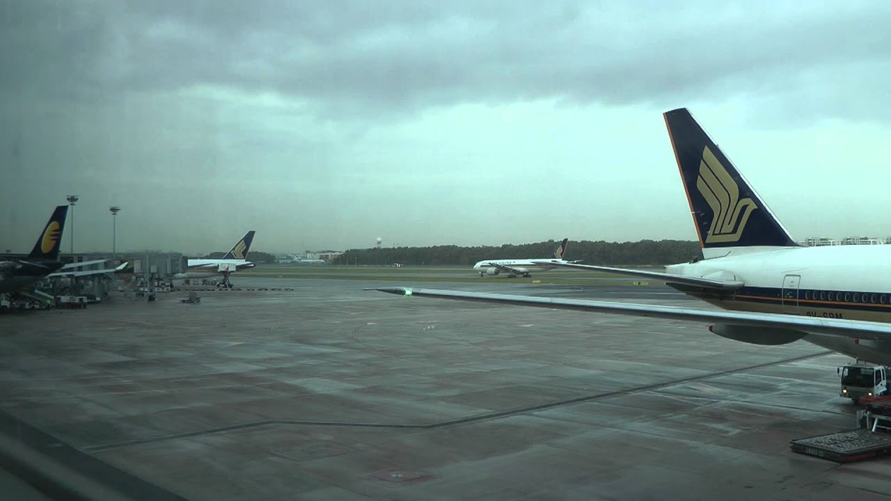 Airport Timelapse @ Singapore Changi Airport Terminal 3. (A380,777,A330) [HD]
