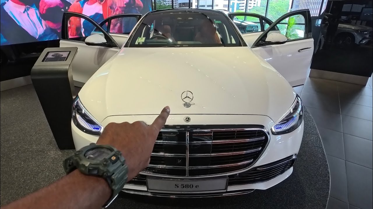 POV! MERCEDES-BENZ S580e in Opalite White Bright & Sienna Brown/Black
