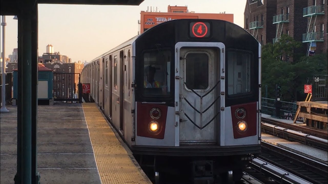 IRT Jerome Ave Line: Manhattan and Woodlawn bound (4) Trains @ 183rd Street (R142, R142A)