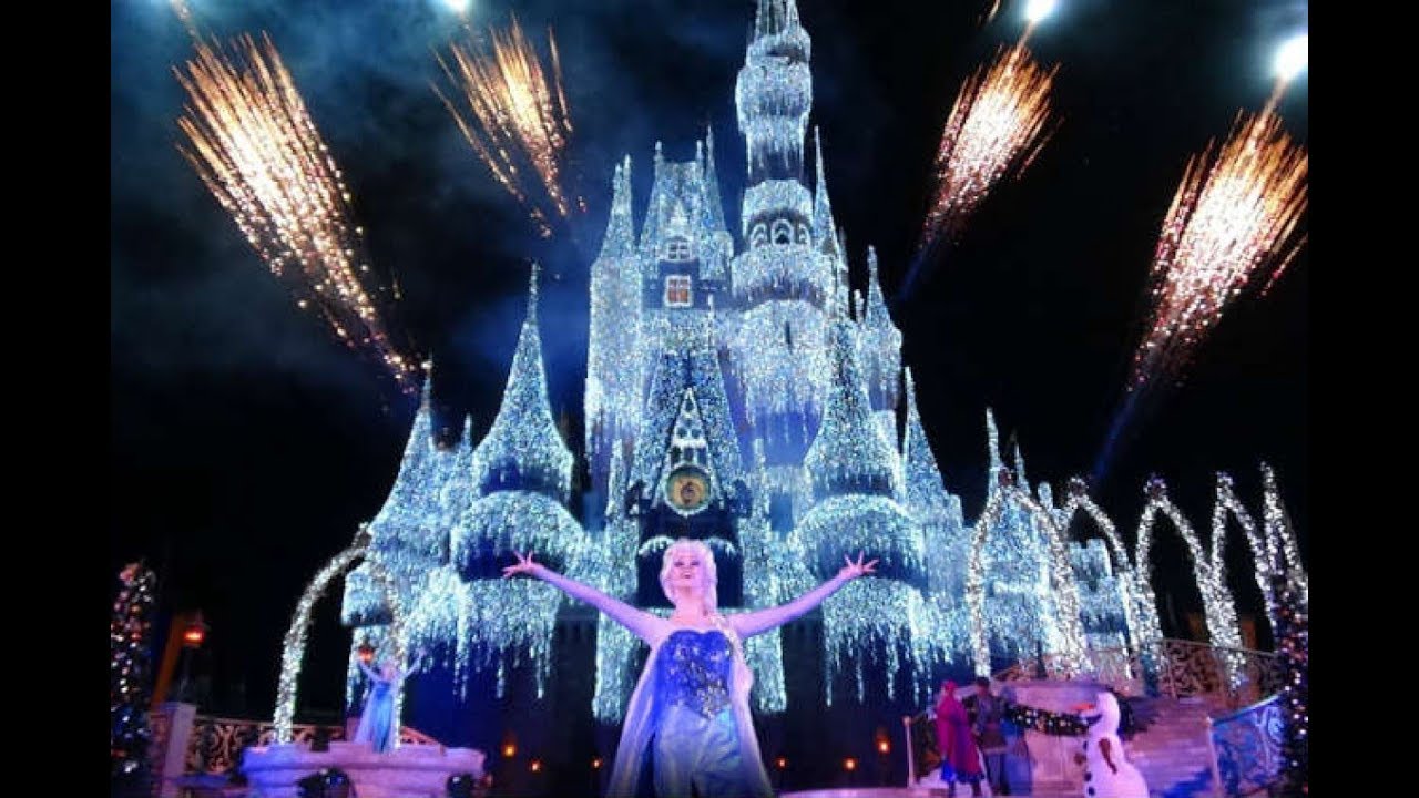 ELSA CONGELANDO O CASTELO - A Frozen Holiday Wish - Vivendo em Orlando #17
