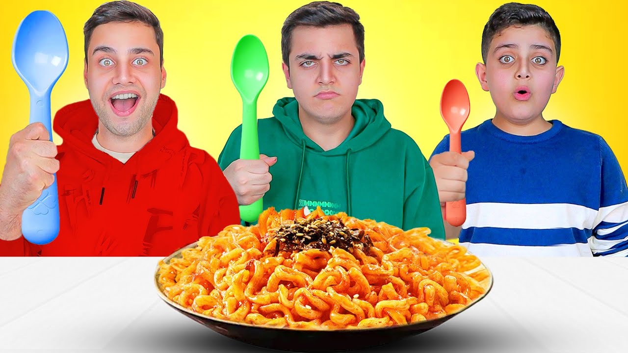 تحدي الأكل بملعقة ( صغيرة متوسطة كبيرة )😱 الاندومي جنااان !!