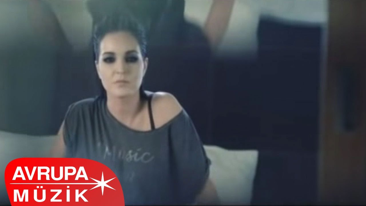 Bengü - Kalbi Olan Ağlıyor (Official Video)