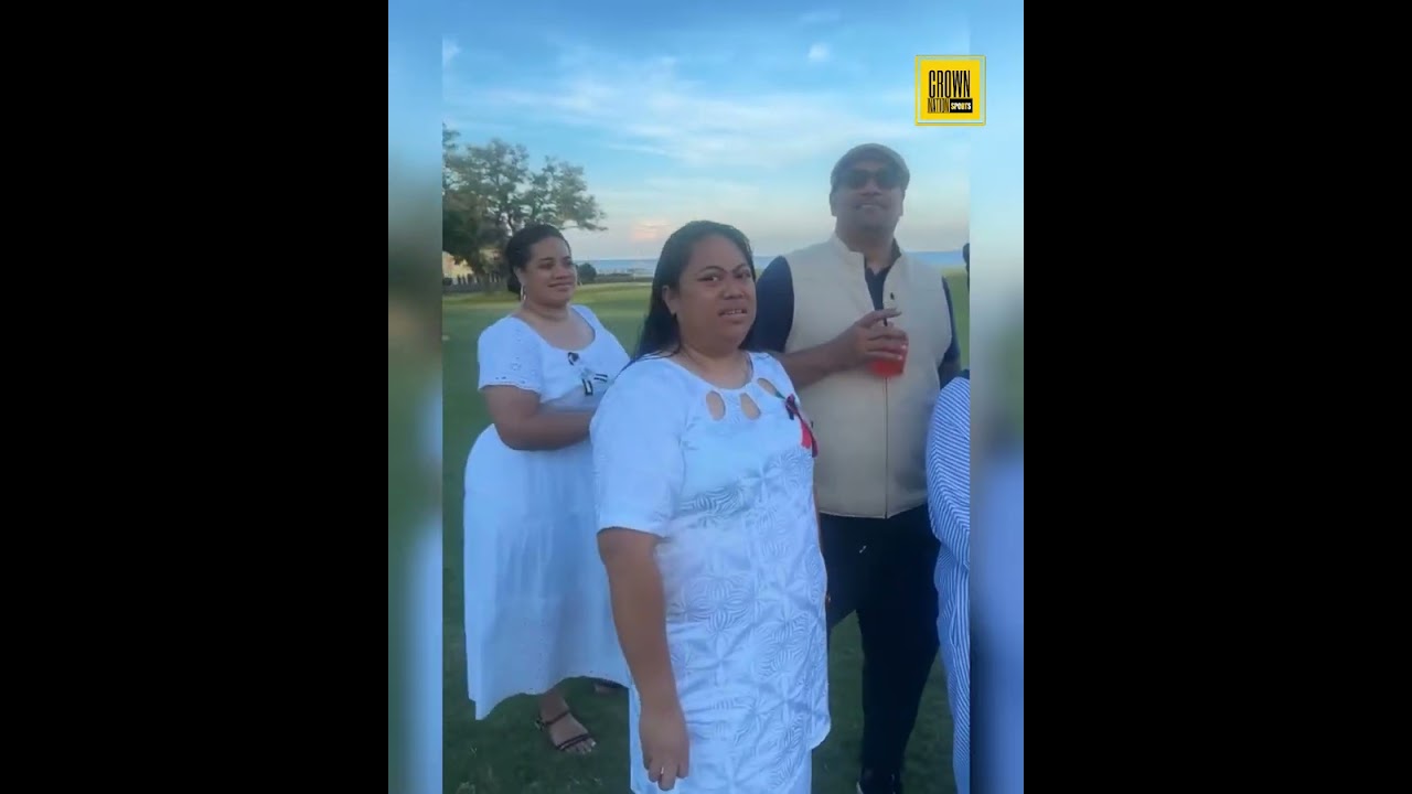 Roman Reigns shared a moment with his family at Sika Anoaʻi memorial ❤️