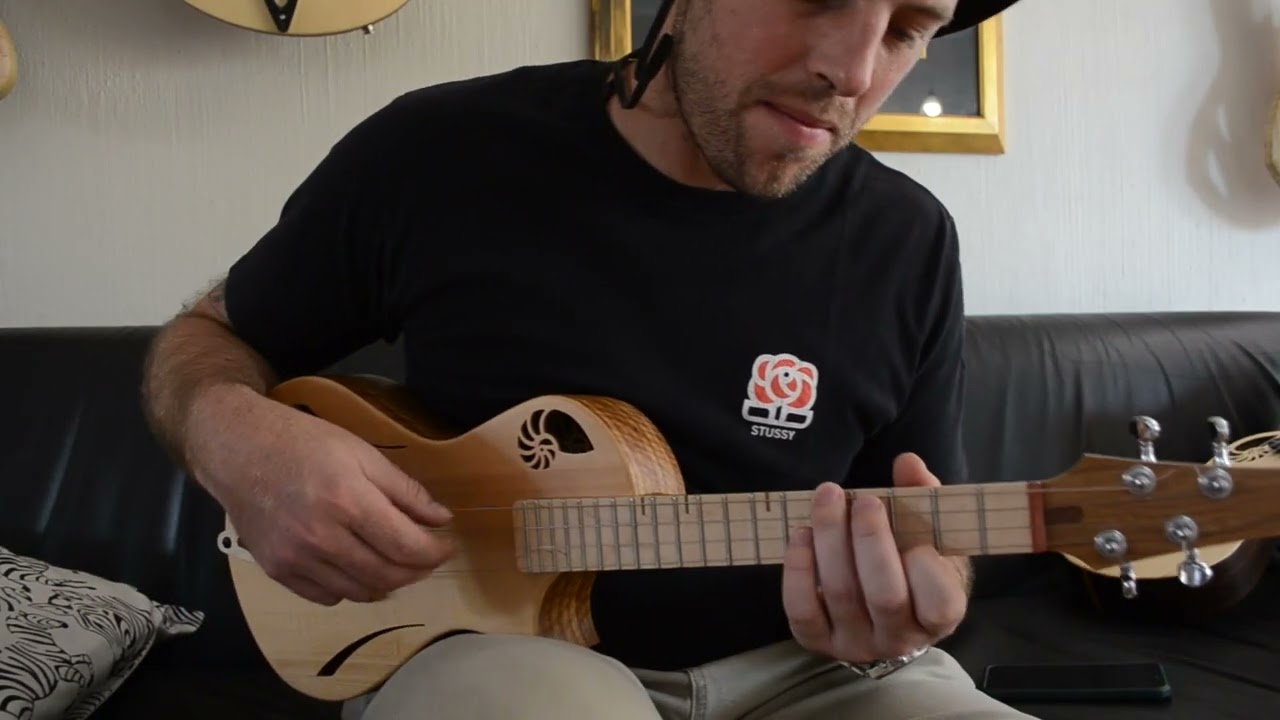 Murray Kuun Guitars - Ukulele comparison