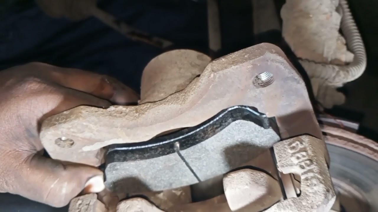 Mahindra maximo brake problem?  महिंद्रा मैक्सिमो फ्रंट हब ब्रेक पैड कैसे बदले