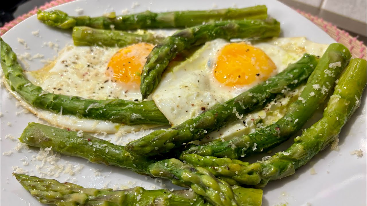 Uova con asparagi | Cena pronta in pochi minuti!