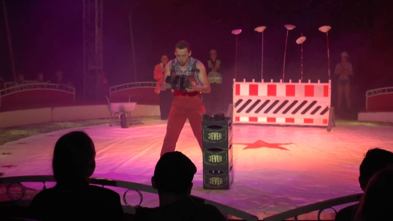 Bobo derTellerjongleur Circus Freiwald Niederlande 2016