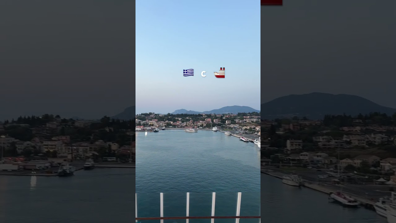 Вид на остров Корфу с круизного лайнера AIDA. Путешествие на круизе по Европе. 
