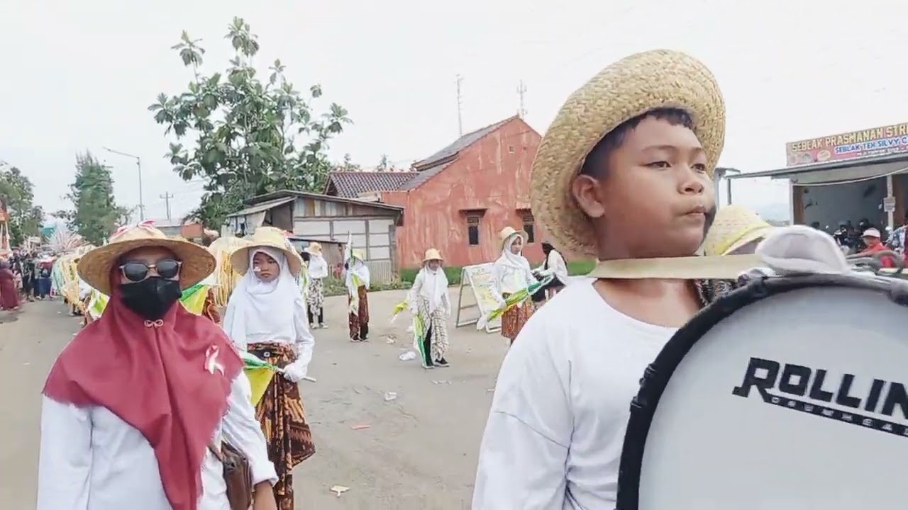 GENDIS (GEMA NADA ISLAM) SDIT AL AZMI GEMPOLSEWU. KARNAVAL ROWOSARI 2025