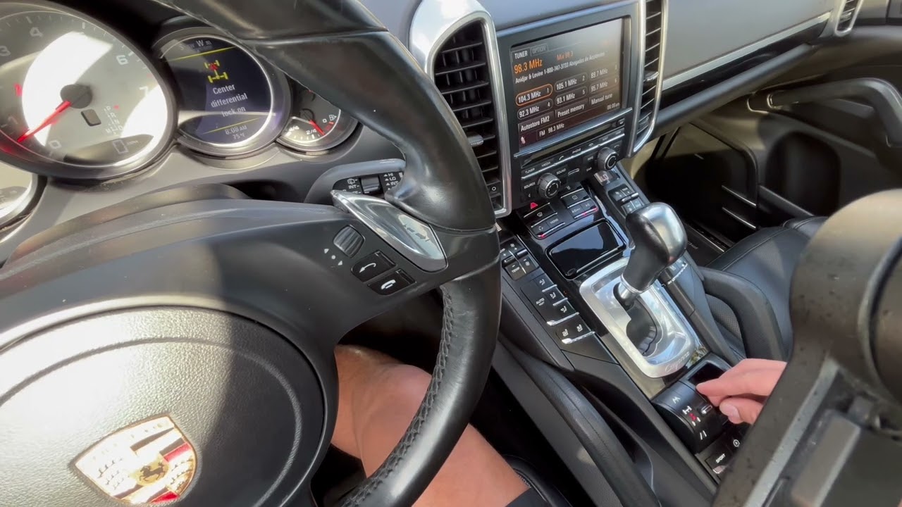 Porsche Cayenne S - Off Road Mode - Center Locking Differential Demo