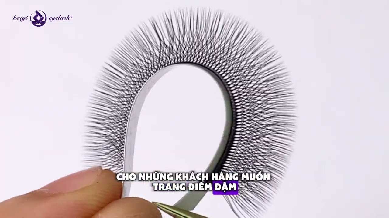The Future of Eyelash Extensions: 5D MI Volume Explained