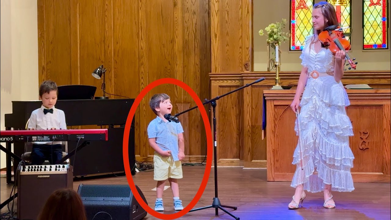 Kid 3 year old is singing 