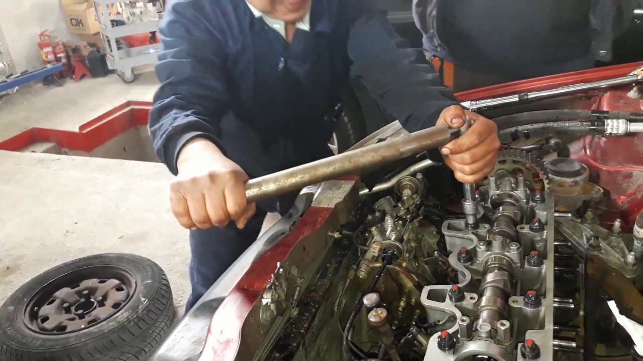 Montaje de la Culata en un Motor Diesel.