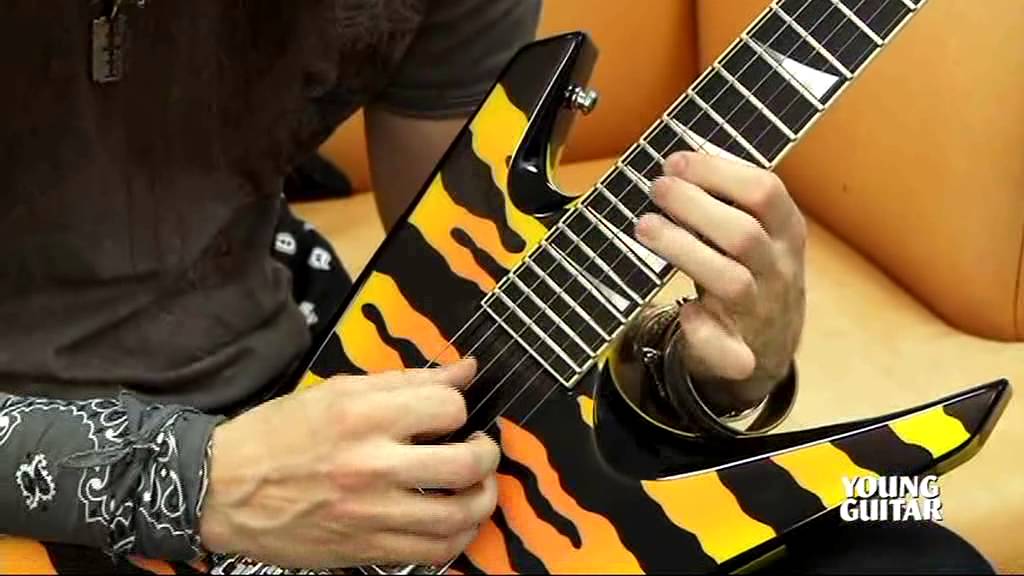 Amoral - Ben Varon (Young Guitar 03/2012)