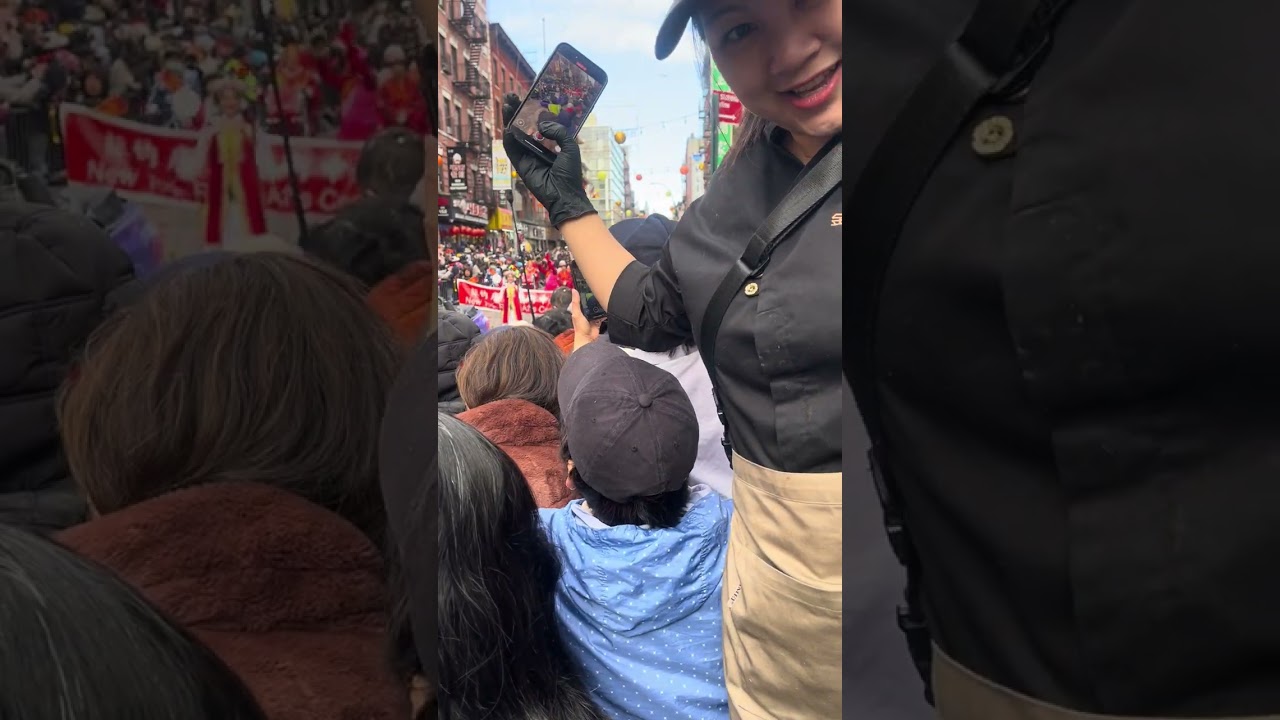 Chinatown new year parade .