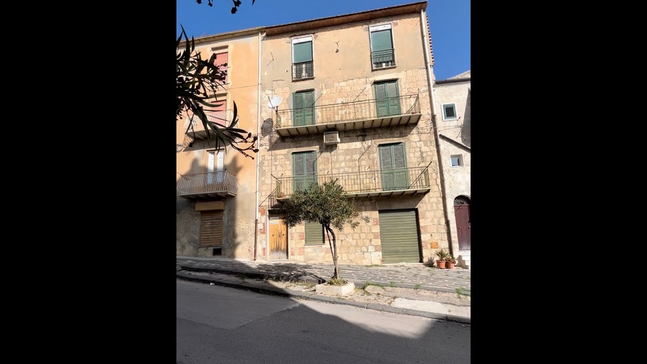 Italian Dream Home: 4 Story House For €40000