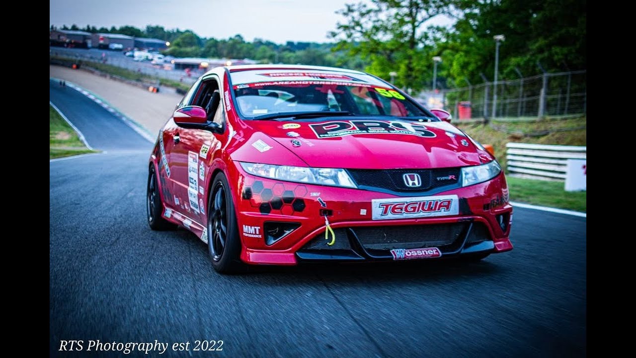 Racing Hondas Race 1 Brands Hatch in the Honda FN2