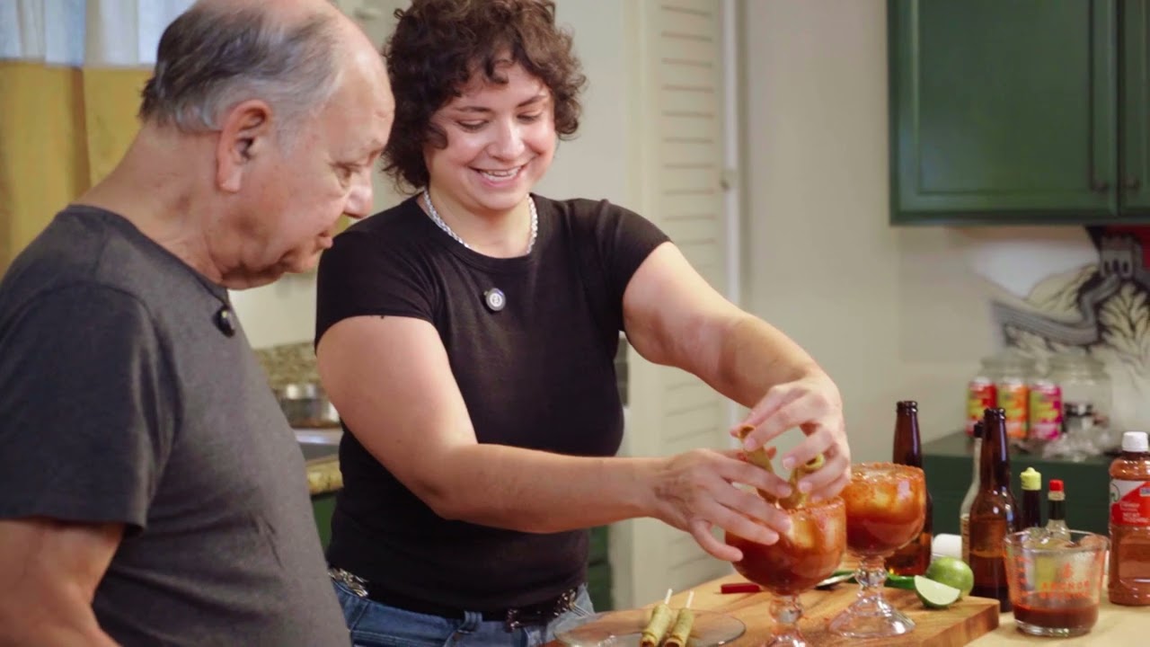 Чич и Жасмин создают свою знаменитую Марин Мичеладу