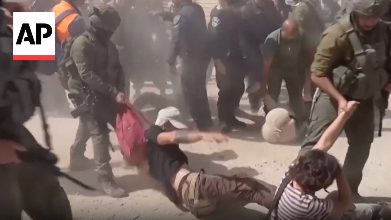 Protesters block troops entering Gaza: 'Allow the flotilla to pass'