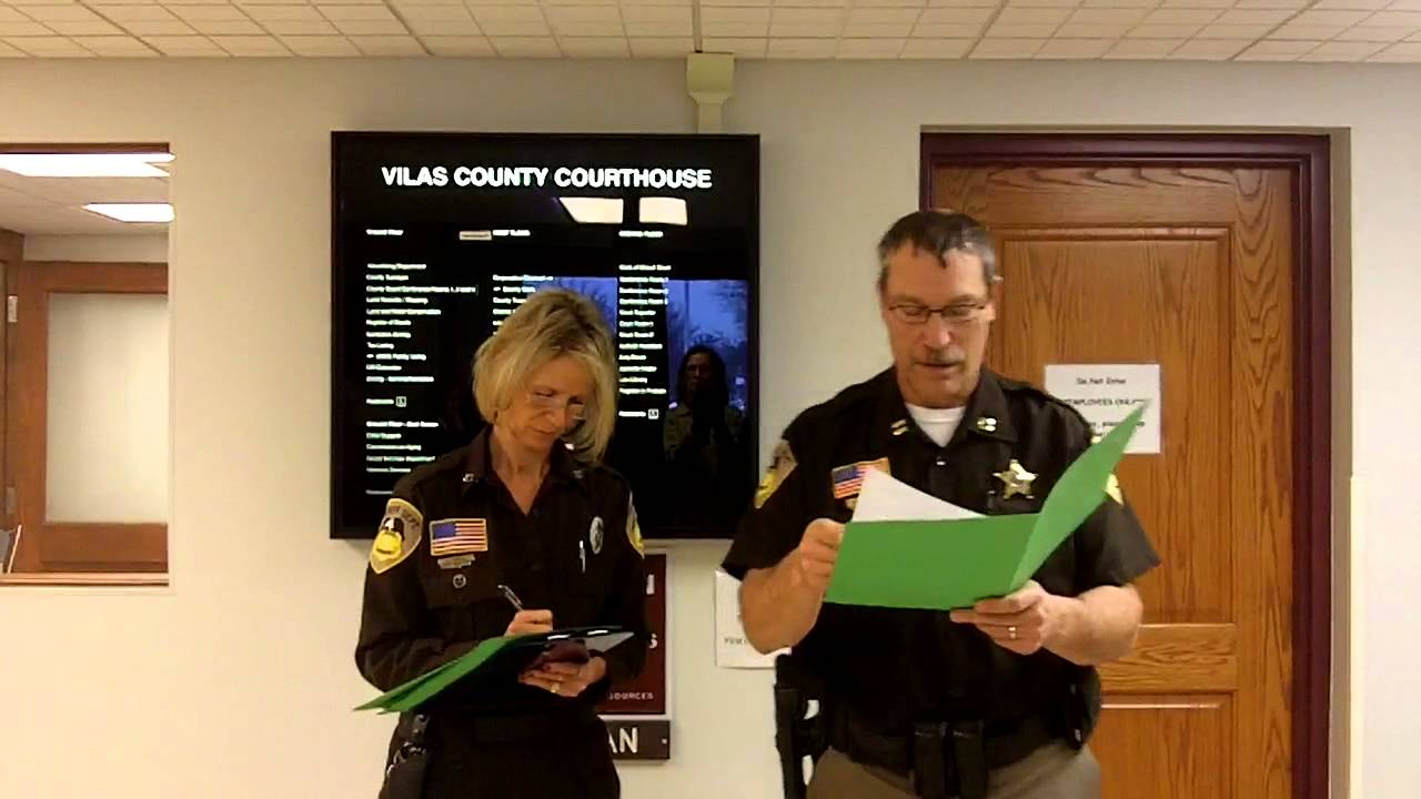 What happens at a Sheriff's Sale? Julie Paez of Re/Max Property Pros in Eagle River WI shows us!