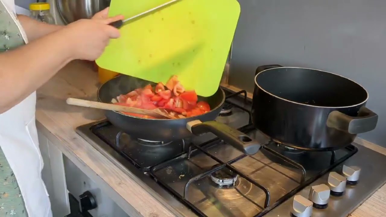 Basic tomato and veg sauce 15p per generous portion