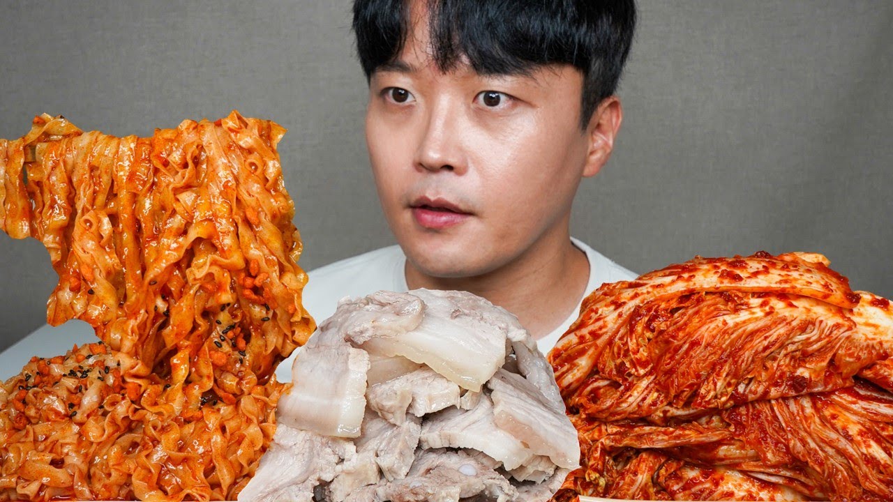 [와차밥] 수육 갓담근 김치 배홍동칼빔면 먹방 Kimchi & Spicy Noodles & Boiled Pork ASMR MUKBANG REAL SOUND EATING