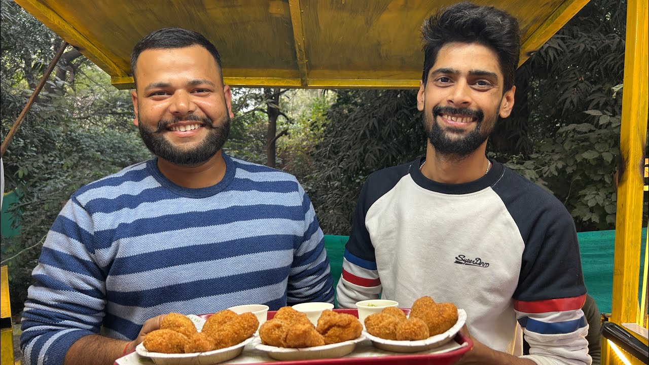 Childhood Friend Selling Kurkure Momos & Dahi Ke Sholey | A R Food Junction | Kanpur Street Food