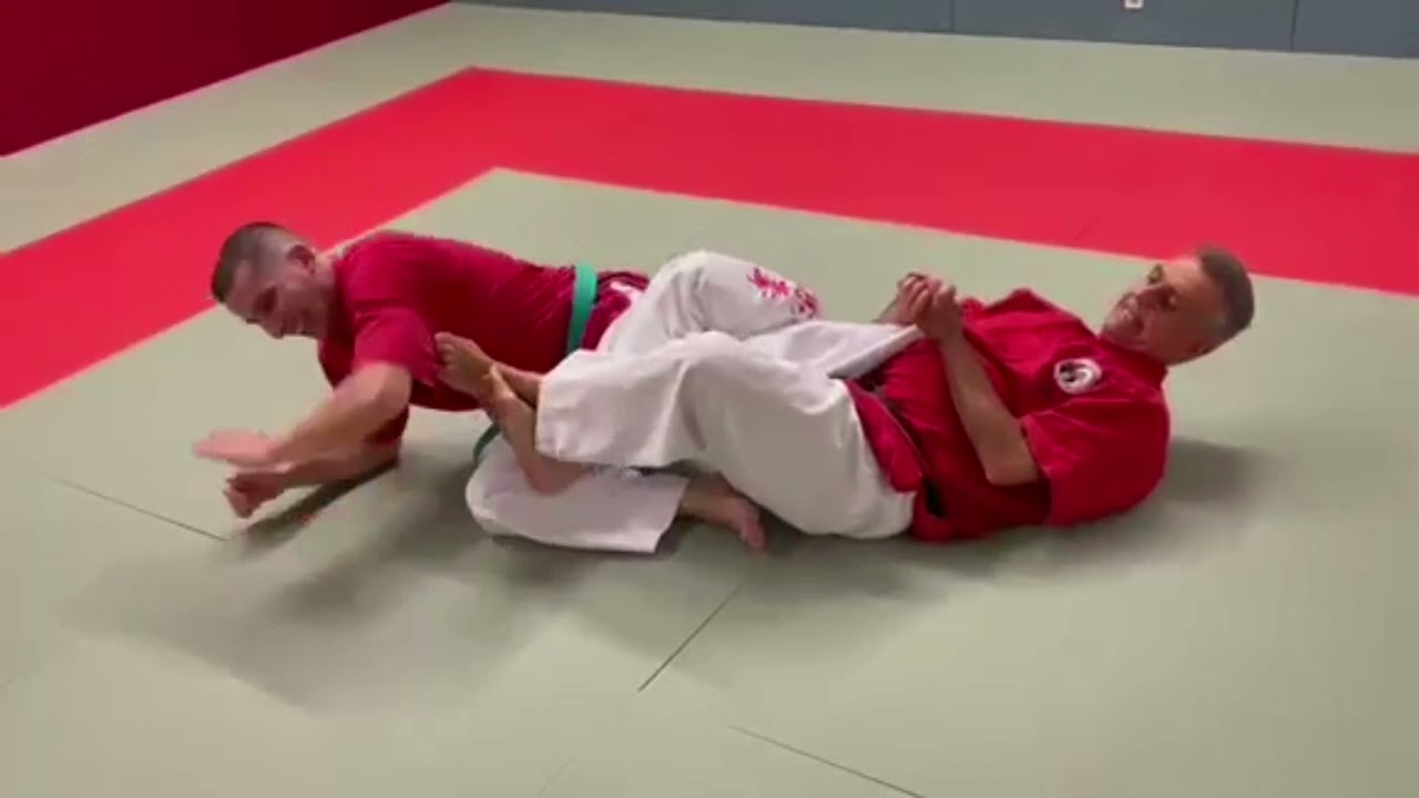 Cl&eacute; de cheville / Ankle's lock by Ilias Calimintzos