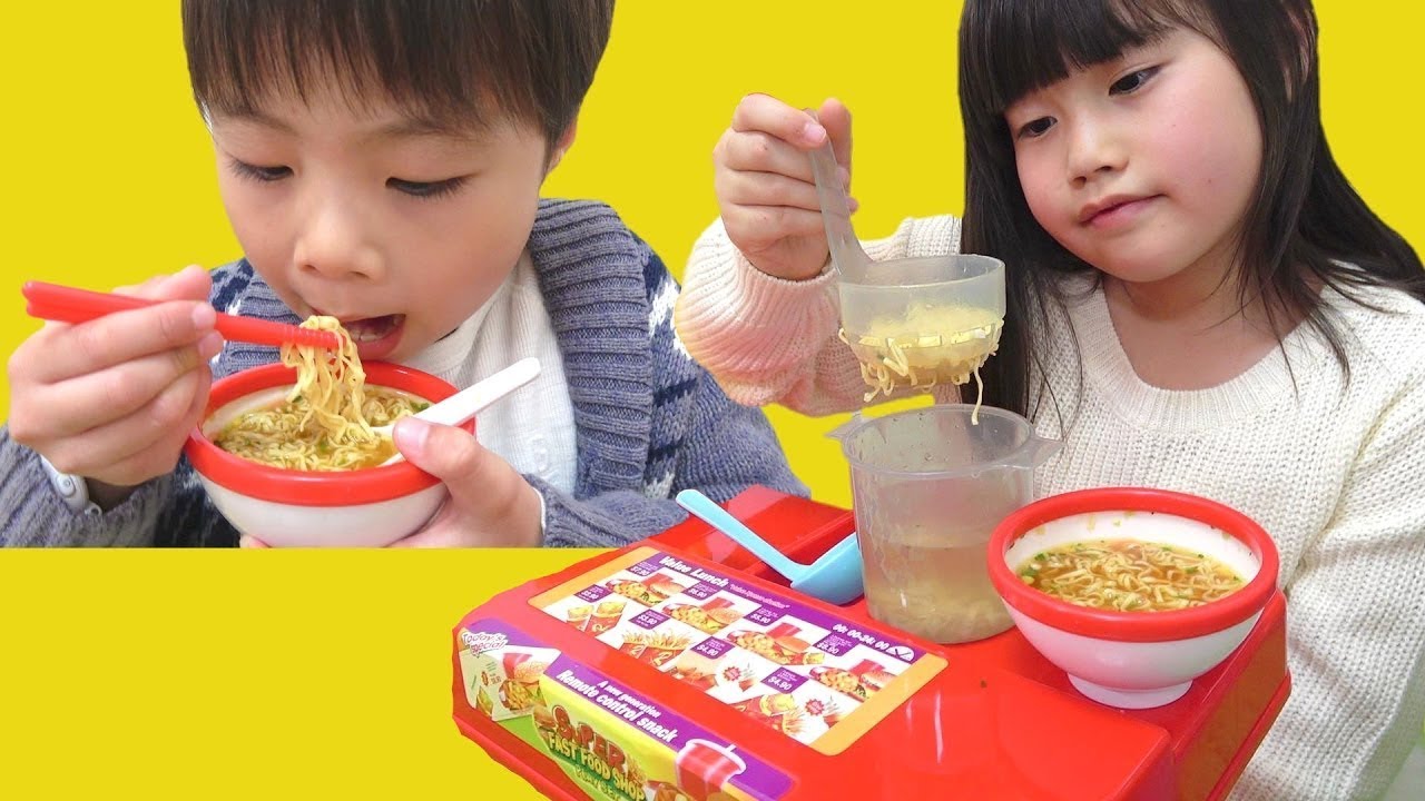 ディズニーランドのお土産でラーメン屋さんごっこをしたよ♬