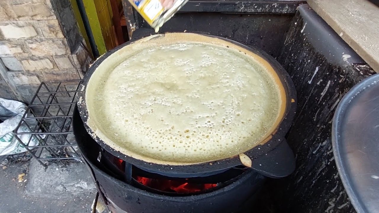 MARTABAK BANGKA AFO DI BOGOR MASAKNYA MASIH PAKAI ARANG SEJAK TAHUN 1978 - INDONESIAN STREET FOOD