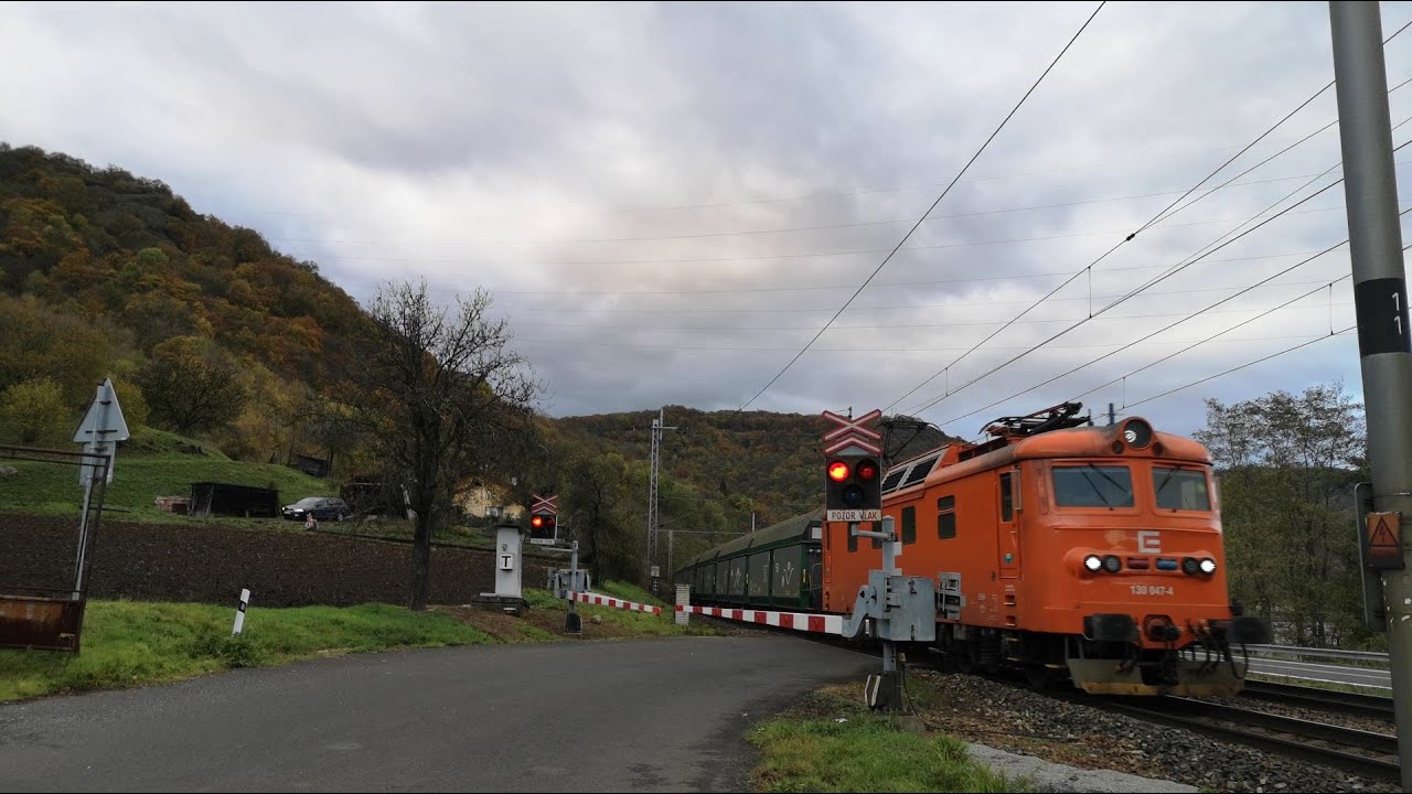 Železniční přejezd Prackovice nad Labem - 4.11.2019 / Czech railroad crossing