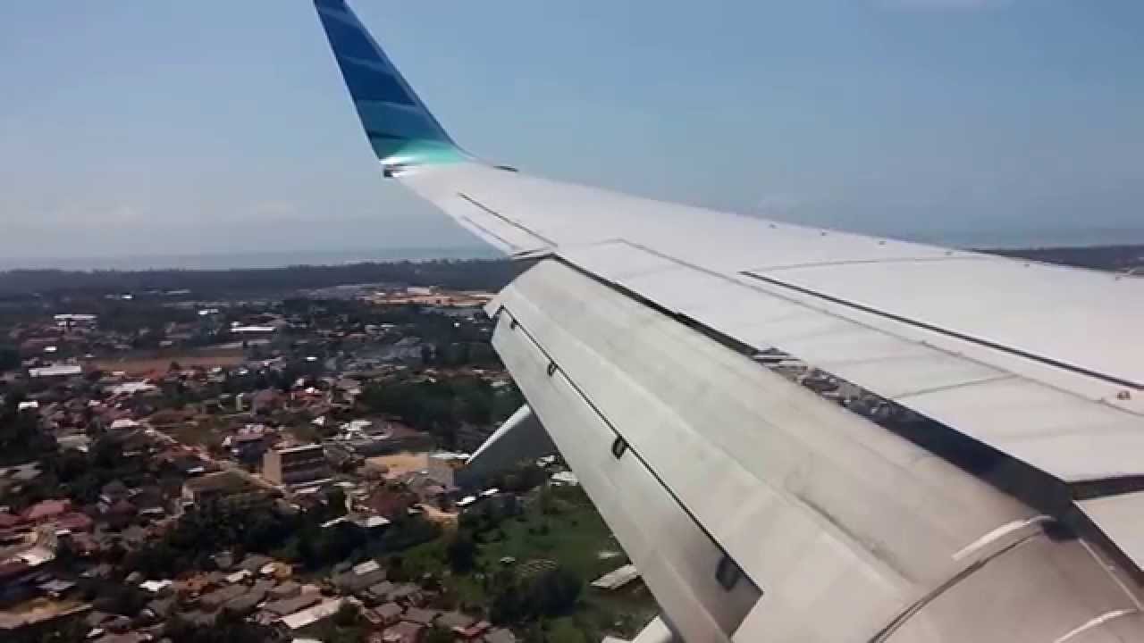 GA 136 Garuda Indonesia Landing at Depati Amir Airport, Pangkalpinang