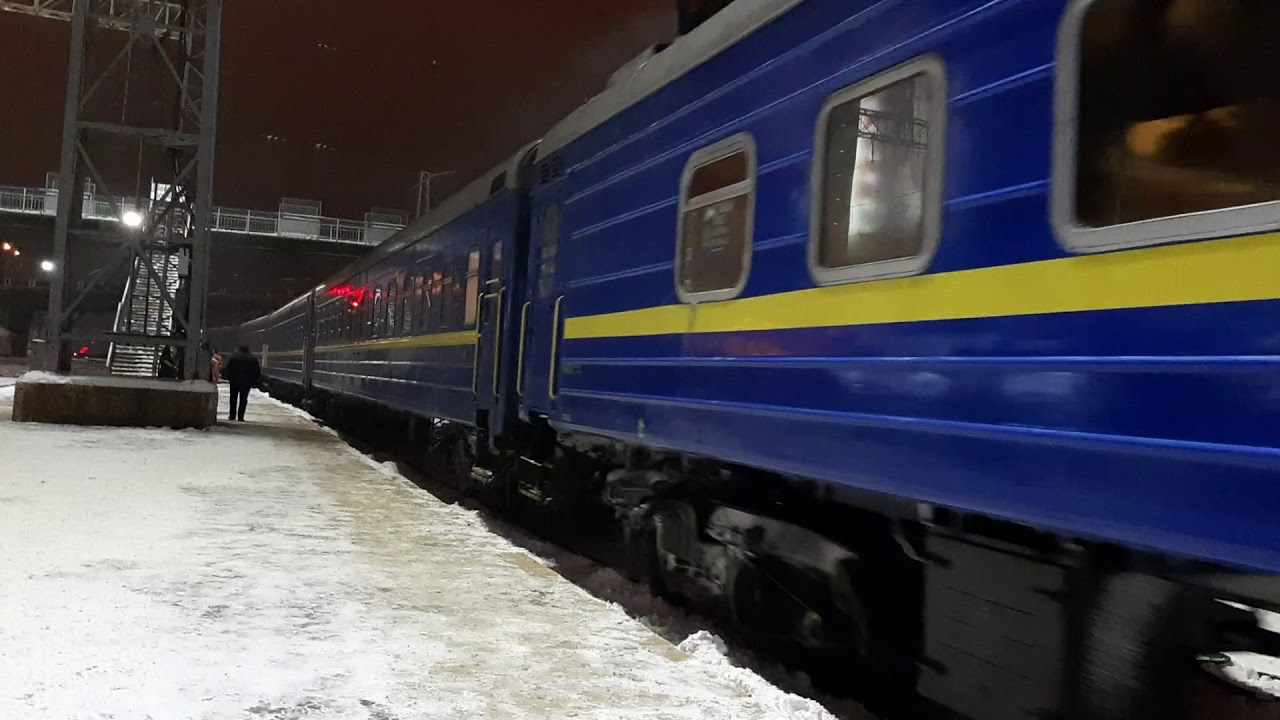 Электровоз ЧС7-131 с пассажирским поездом