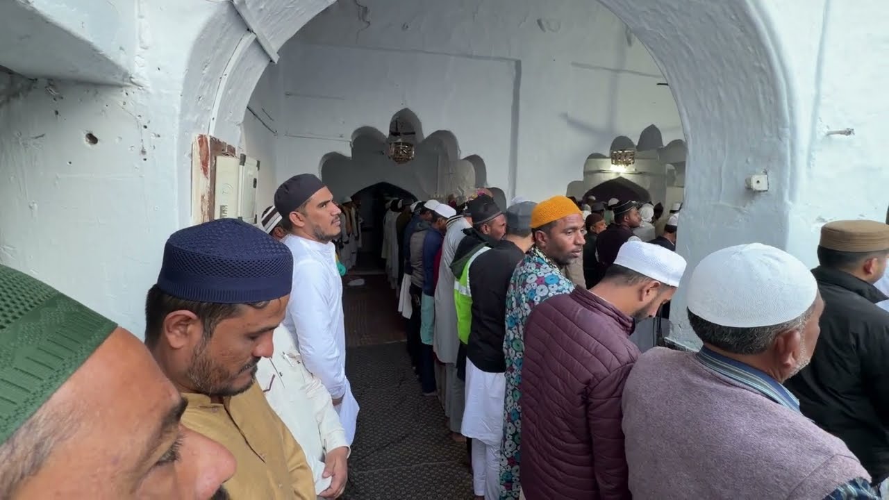 Performing Asr namaz in ajmer sahrif.