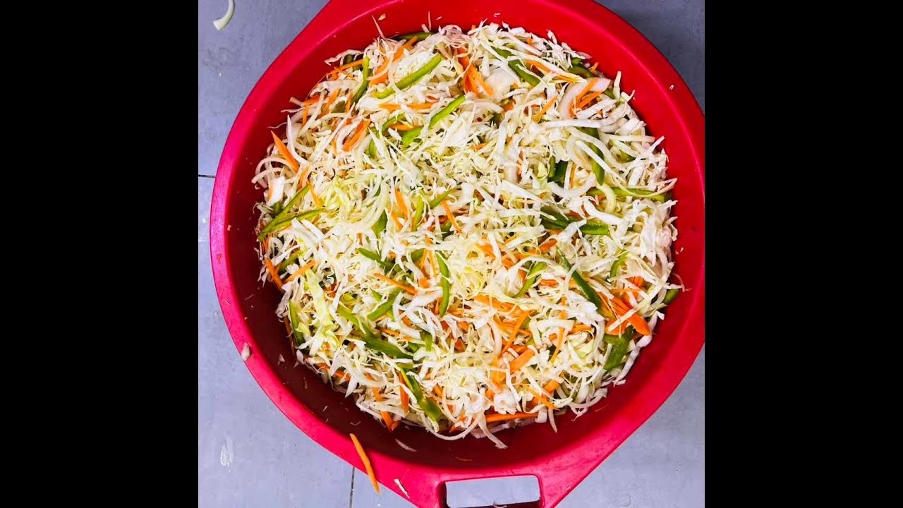 Let’s cut veggies for spring rolls😊