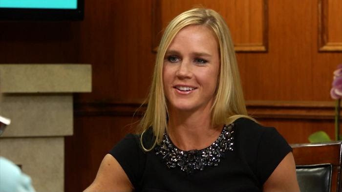 Holly Holm Talks Ronda Rousey, Pre-Match Rituals and Funny Fan Encounters