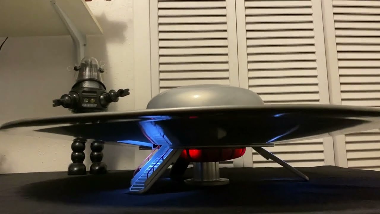 Large Scale Forbidden Planet C-57D Space Cruiser Model From Polar Lights With LED Lighting