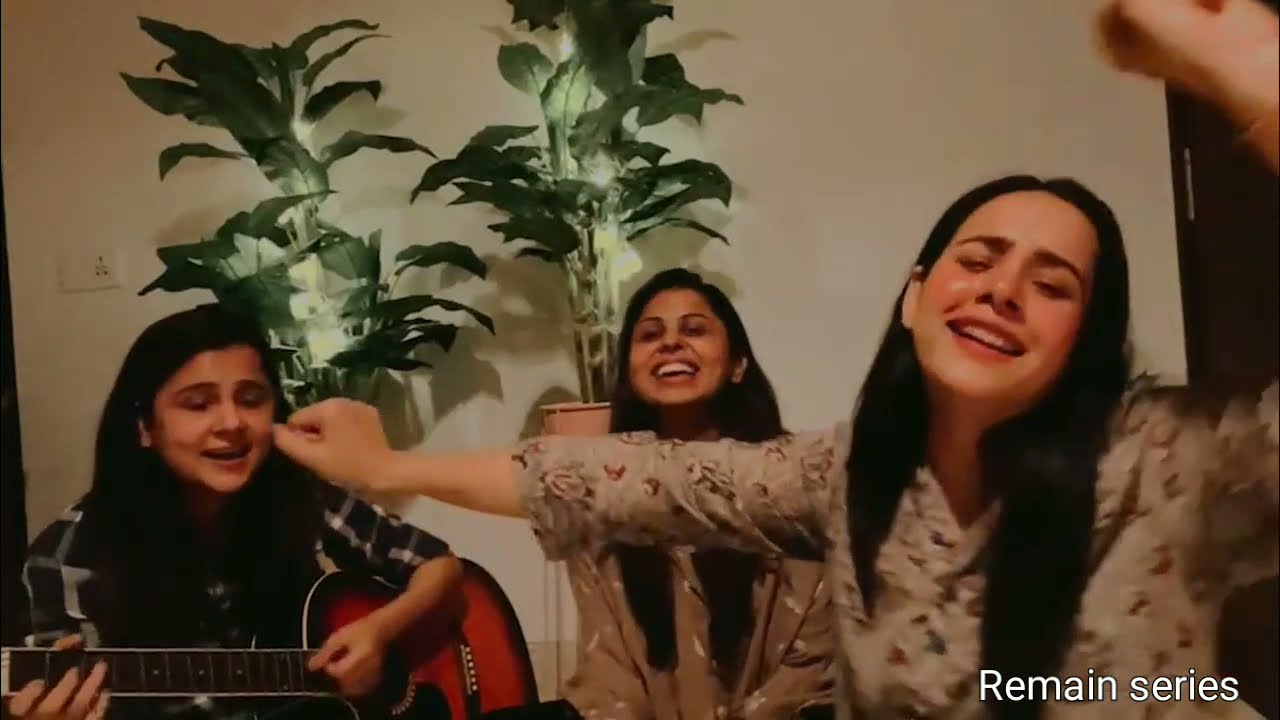 Sunanda Sharma live singing pagal nahi hona song with friends
