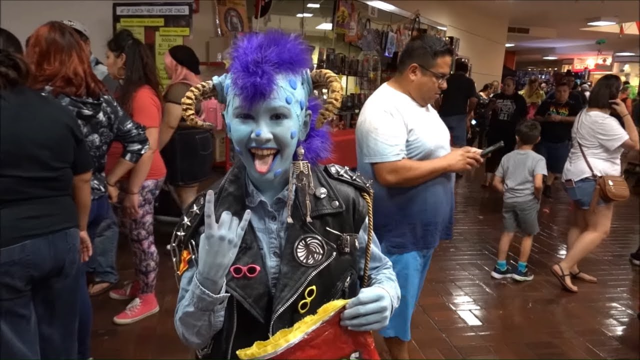 MONSTER CON/SPIRIT HALLOWEEN Costume Contest/Monsters/Party in Wonderland Mall