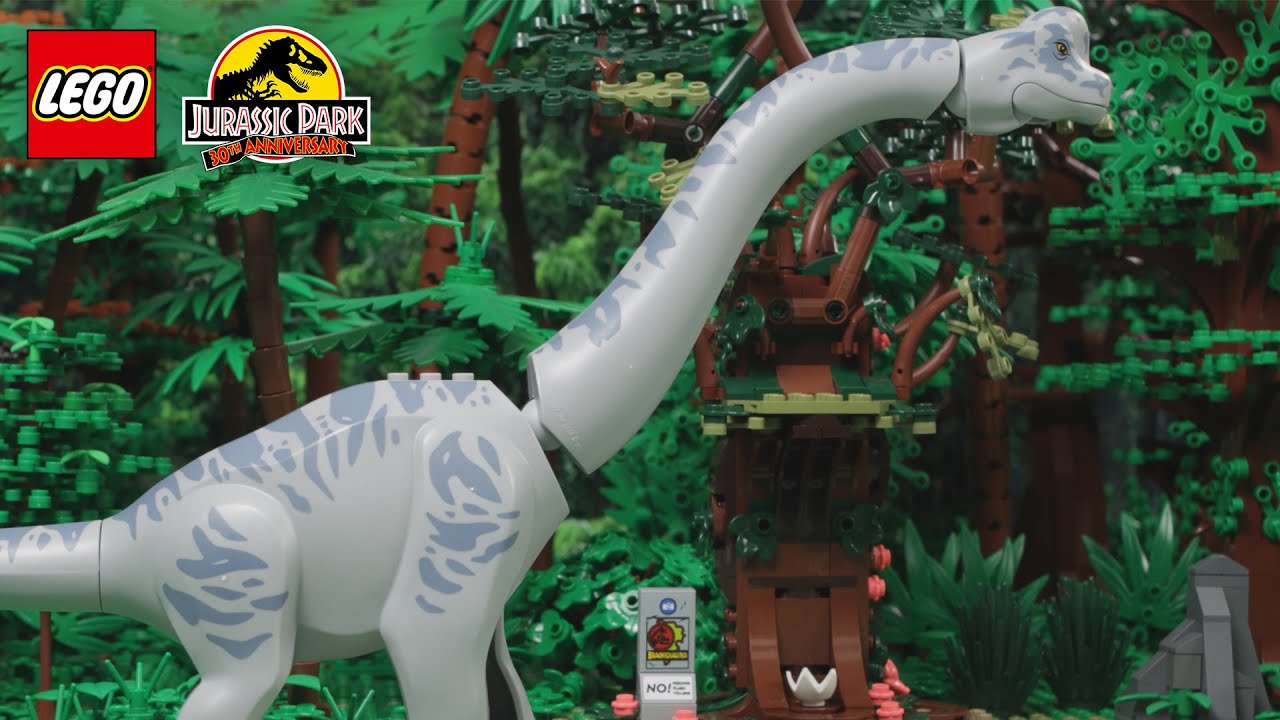 Feeding a Brachiosaurus | LEGO Jurassic Park 30th anniversary
